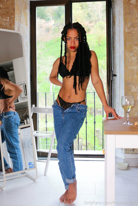 freyalasirenn アートモデル 写真