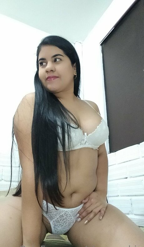 alanaahot トップモデル 写真