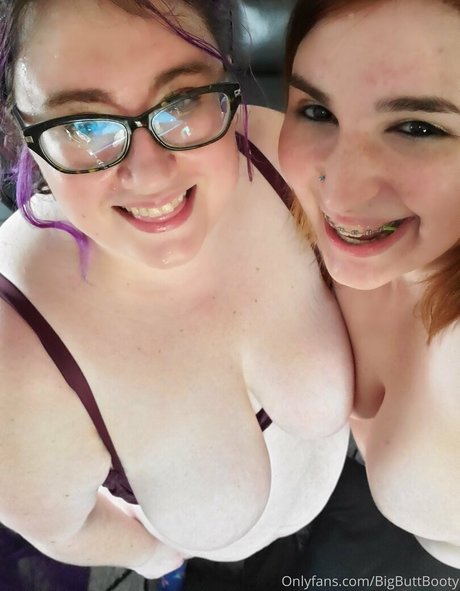 アーミーガールズオンリーファン セクシー 写真