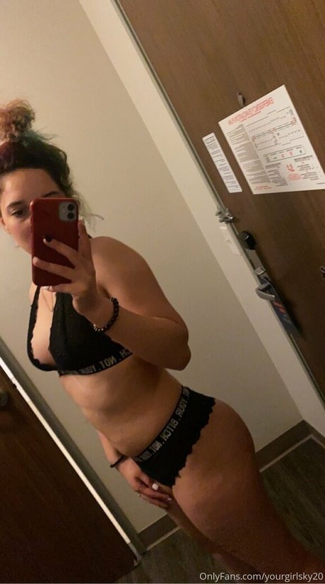 ブルネットの看護師OnlyFans ホットポルノ 写真