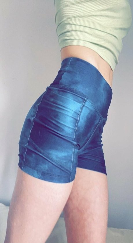 トゥワークオンリーファン エロチック 画像