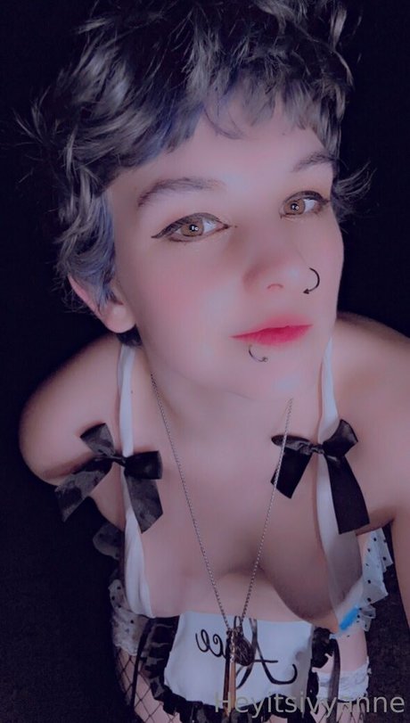 OnlyFansについて話す 美しいヌード 写真