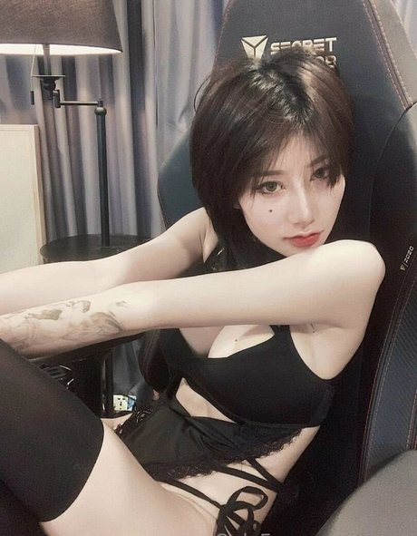 アジア人トゥインクOnlyFans セックス 写真