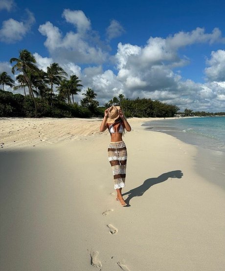 Phoebe Isobel ヌードモデル 画像