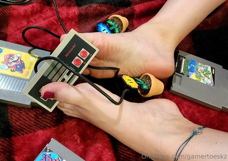 GamertoesKZ ヌードモデル 写真