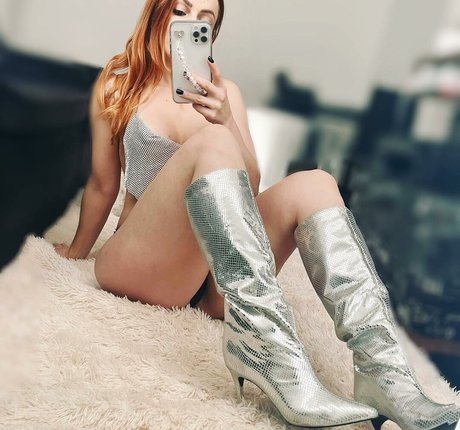 Tina Xaver 裸モデル 写真