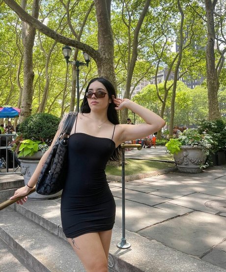 金髪ストリップOnlyFans 無料セクシー 画像