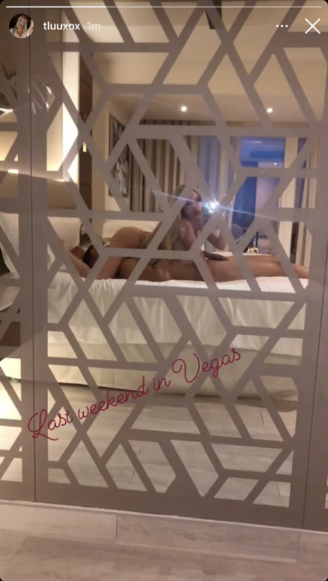 Tiffany Luu エロティックなポルノスター 写真