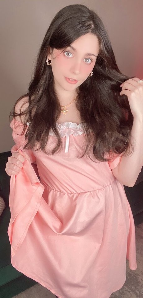 Adina luna ポルノスター 可愛い 写真