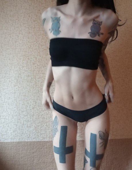 Satana696969 セックスモデル 写真