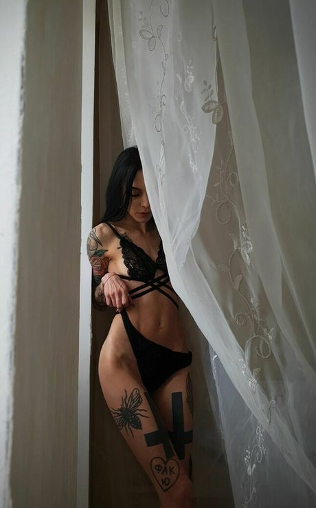 小柄なBBC OnlyFans HD 写真