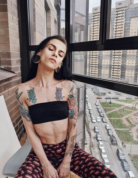 曲線美の黒檀OnlyFans 無料裸 画像