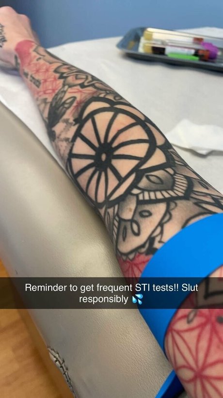 ellabarnettvip ポルノモデル ギャラリー