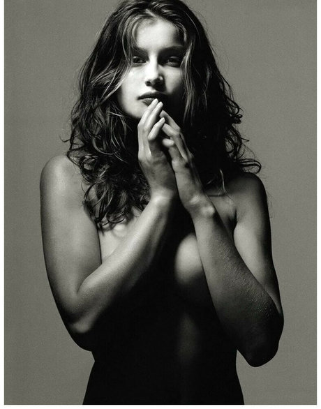 Laetitia Casta アダルトスター 画像