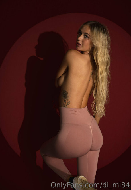 di mi84 ポルノスター アート 写真