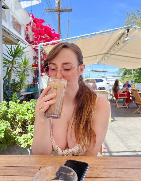 Space Ghost 美しい女優 画像