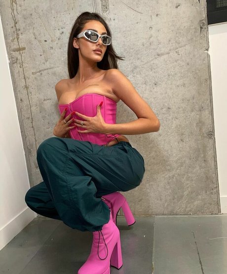 Chloe Veitch ヌードモデル 画像