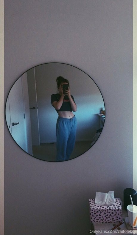 caitcourtz 裸のスター 写真