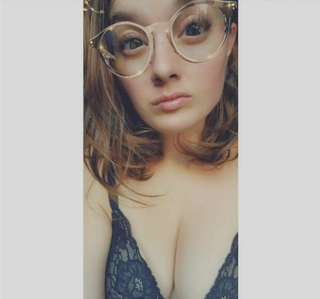 小人エボニーOnlyFans ポルノ 写真