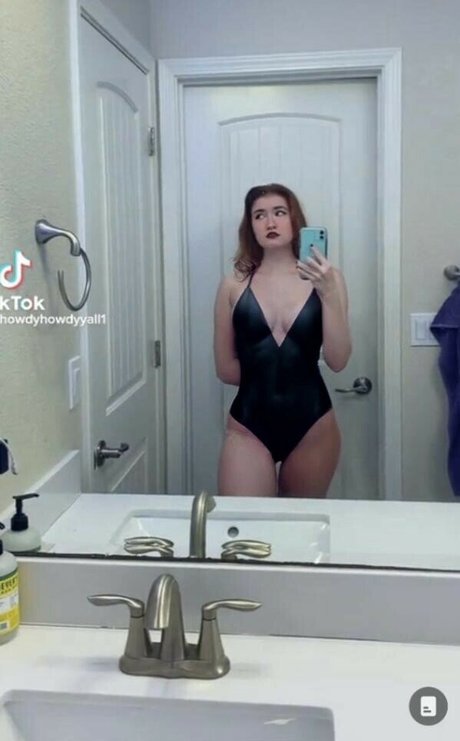 Howdyhowdyyall1 ポルノスター 可愛い 写真