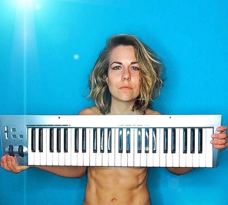 Ali Spagnola ヌードモデル 画像
