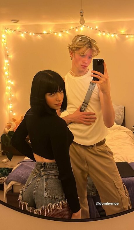 Chloe Hodgson 完璧なモデル 写真