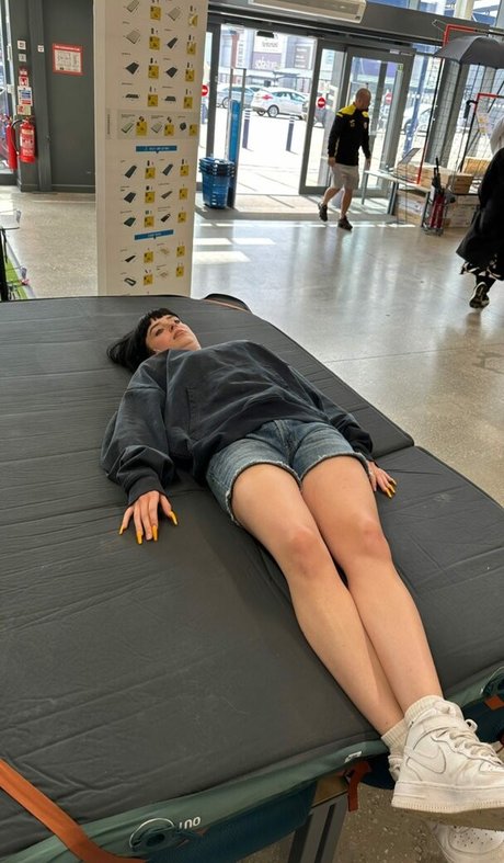 Chloe Hodgson ホットなスター 写真