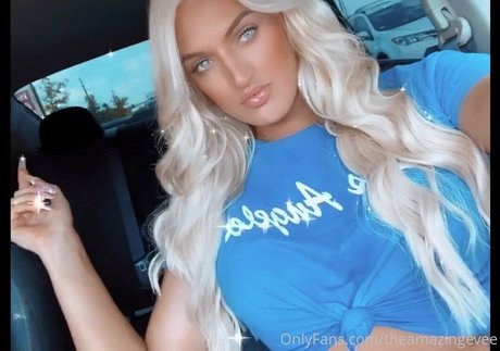 レズビアン ストラップオン OnlyFans 美しいヌード 画像