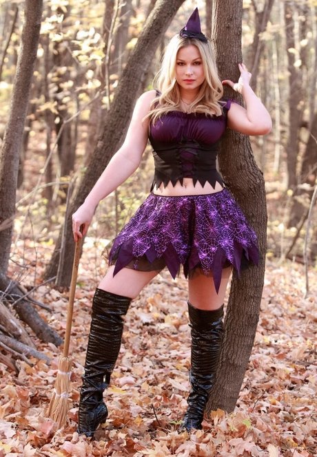 Nikki Baker セクシーモデル 写真