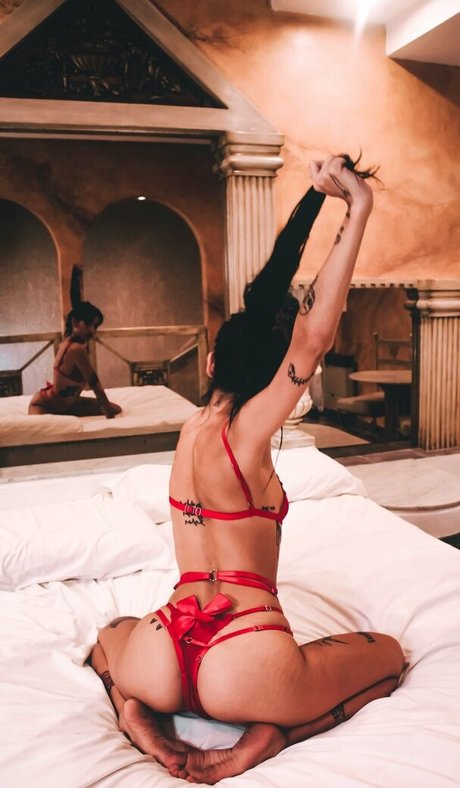 レズビアン ストラップオン OnlyFans 可愛い 画像