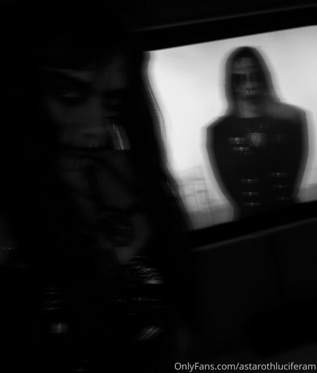 astarothluciferam エロティックなスター 写真