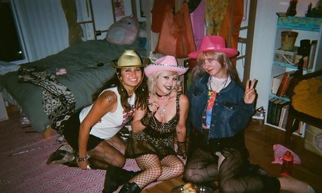 黒檀の小人OnlyFans ヌード 画像