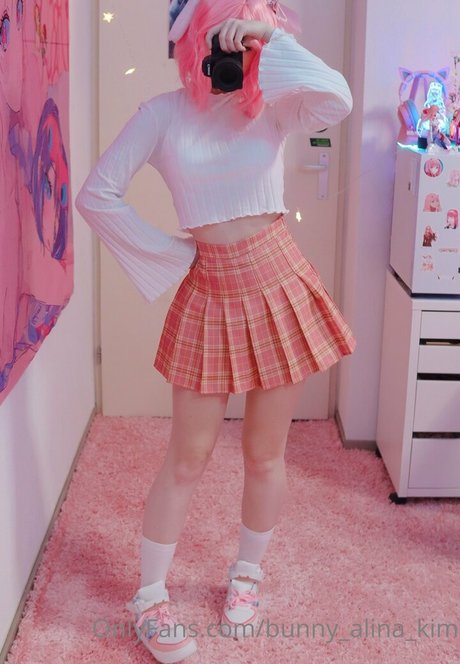 Bunny Alina Kim 裸のスター 画像