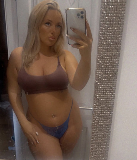 Caitlin Appleyard 美しいスター 画像