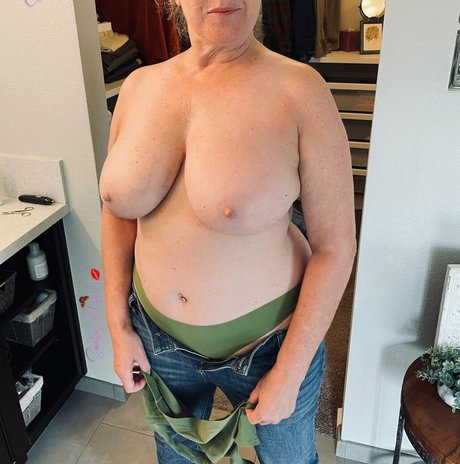 Smokey Chestnut エロティックなスター アーカイブ