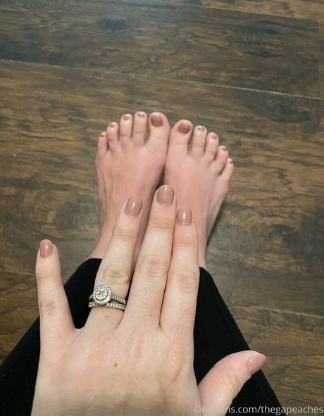 興奮した熟女OnlyFans ヌード 写真