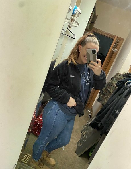 hotwife peachesfree かわいいモデル 写真