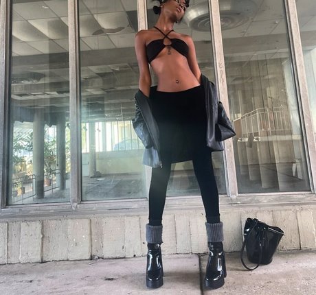 Mila Mars 独占スター 写真