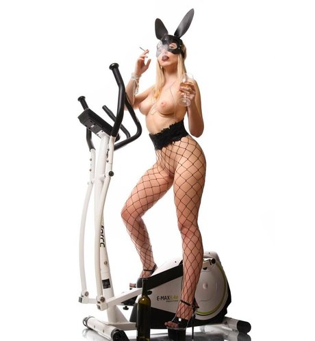 バイセクシャルカップルのOnlyFans ホットポルノ 写真