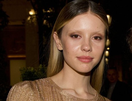 Mia Goth 限定スター 画像