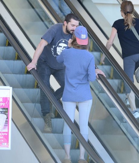 Mia Goth ホットモデル アーカイブ