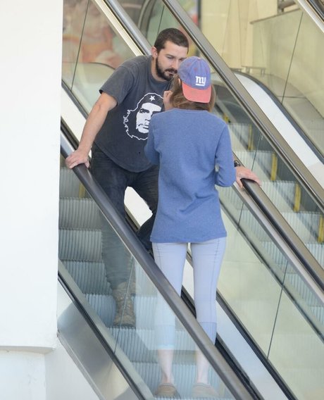 Mia Goth ポルノスター 画像