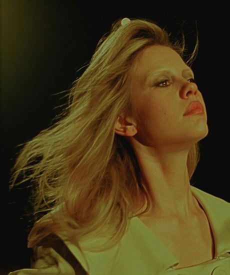 Mia Goth ポルノスター アート 写真