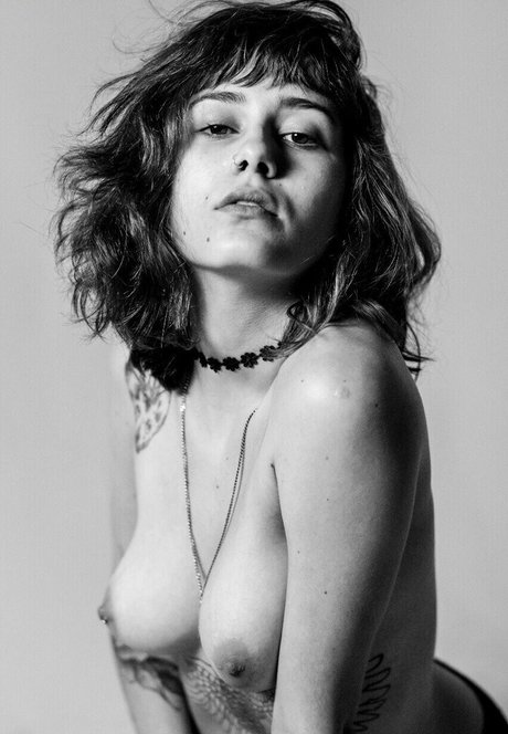 betinices 裸のモデル 写真