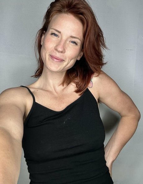 Skyra Fox ポルノモデル 写真