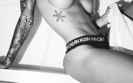 レズビアンセックスOnlyFans ホットセクシー 画像