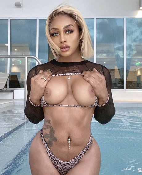 Bella La Femme 高品質のポルノスター 写真