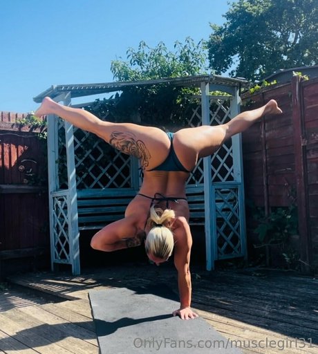 ジーンズのお尻OnlyFans セクシー裸 画像