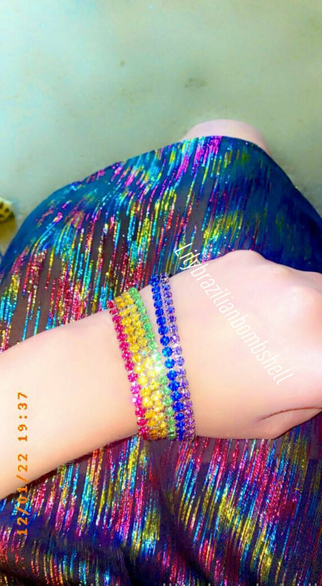 ぽっちゃりブロンドOnlyFans セクシーヌード 画像