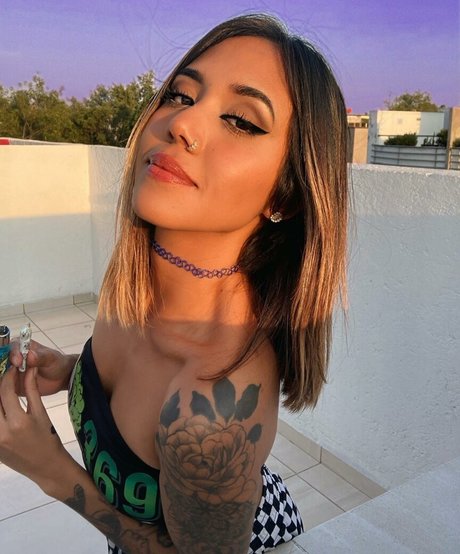 Vomitus alienus ポルノスター アダルト 写真